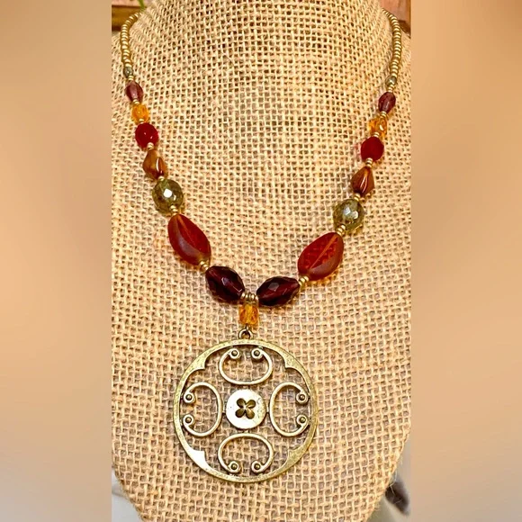 🎺Brass Tone Round Pendant with Faceted/Smooth Glass & Round Beaded Necklace - Picture 4 of 7